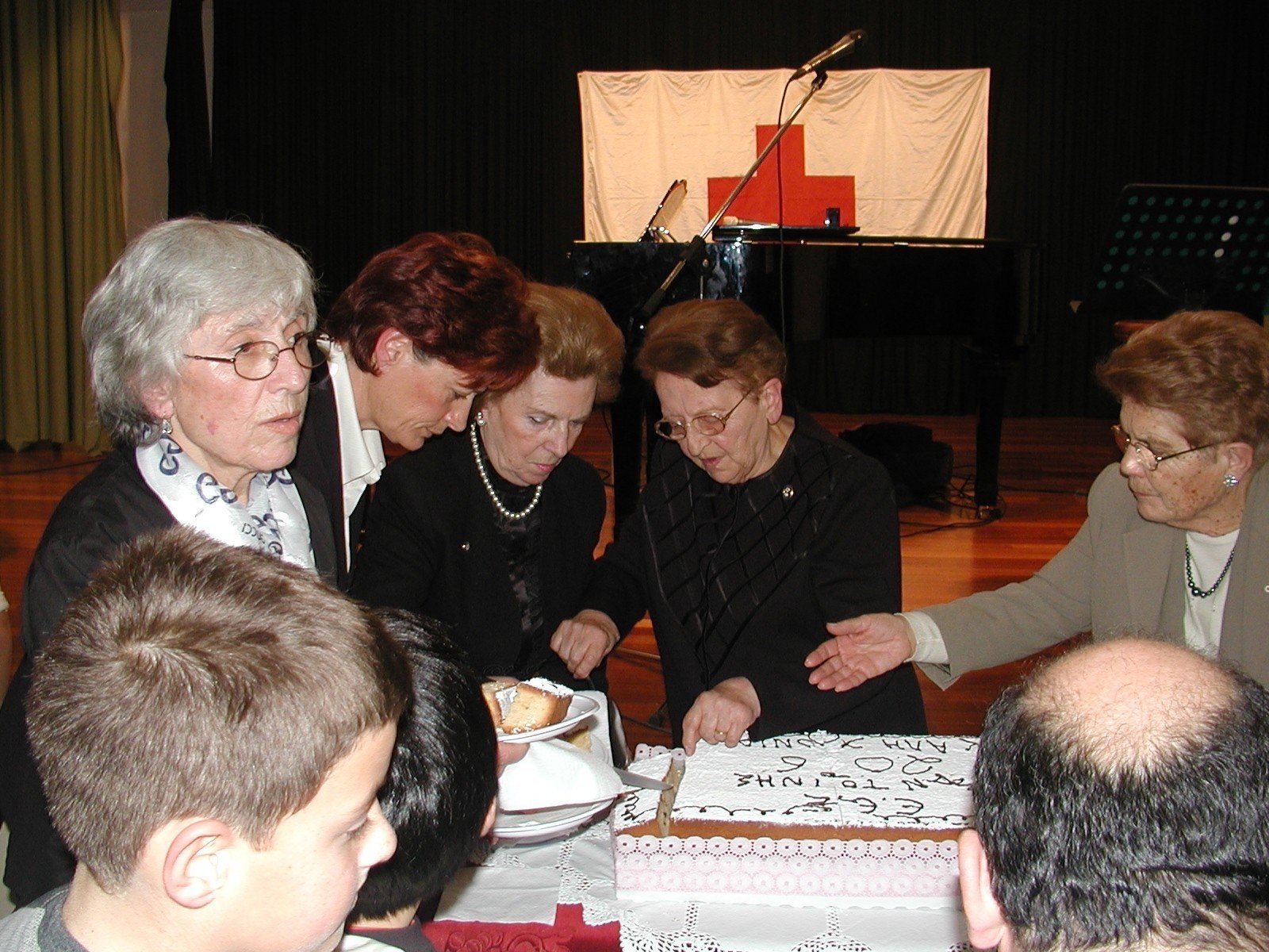 KOΠΗ ΠΙΤΑΣ ΤΟΥ ΕΡΥΘΡΟΥ ΣΤΑΥΡΟΥ ΘΗΡΑΣ