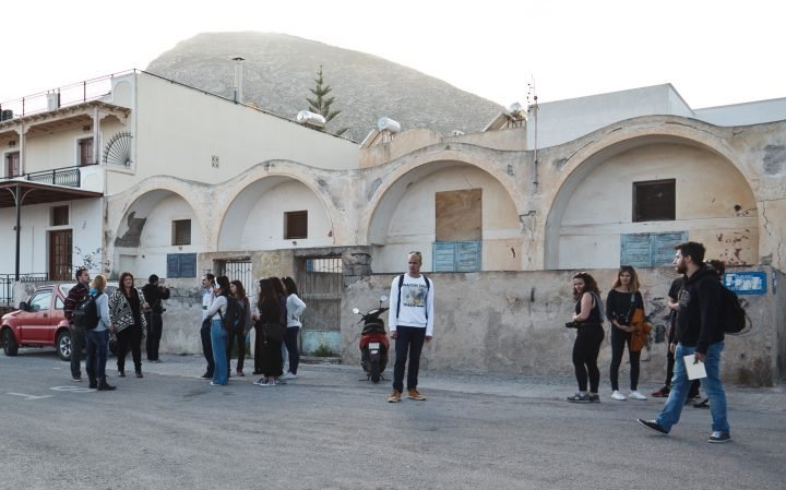 “ Ο LE CORBUSIER KAI H ΜΟΝΤΕΡΝΑ ΣΑΝΤΟΡΙΝΗ”