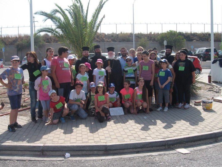 ΕΚΚΛΗΣΙΑ ΚΑΙ ΥΠΑ ΠΡΑΣΙΝΙΖΟΥΝ ΤΟ ΑΕΡΟΔΡΟΜΙΟ