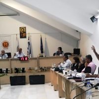 ΣΥΝΕΔΡΙΑΖΕΙ ΤΗΝ ΠΑΡΑΣΚΕΥΗ ΤΟ ΔΗΜΟΤΙΚΟ ΣΥΜΒΟΥΛΙΟ ΘΗΡΑΣ
