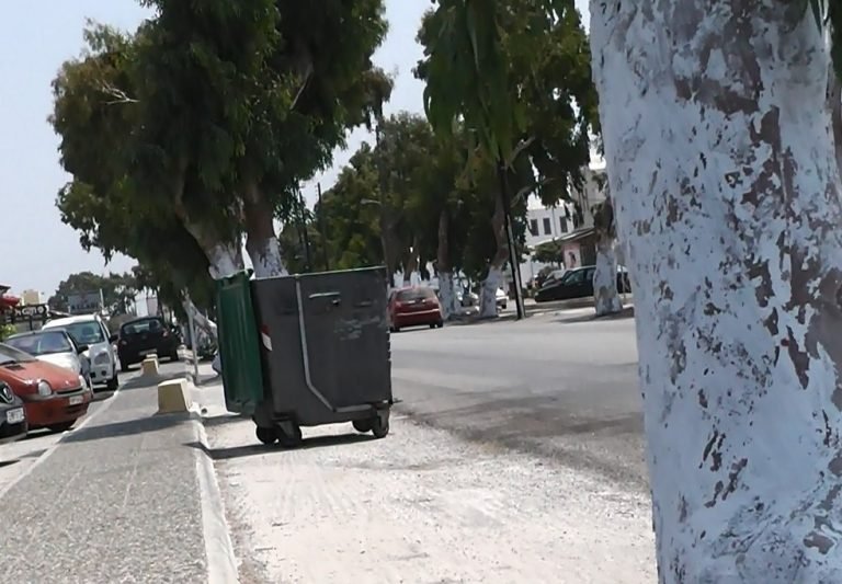 Προμήθεια κάδων απορριμμάτων από το Δήμο Θήρας