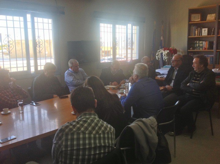 ΣΥΝΑΝΤΗΣΗ ΕΡΓΑΣΙΑΣ ΠΕΡΙΦΕΡΕΙΑΡΧΗ ΚΑΙ ΕΠΑΓΓΕΛΜΑΤΙΚΩΝ ΦΟΡΕΩΝ ΣΤΟ ΔΗΜΟ ΘΗΡΑΣ.