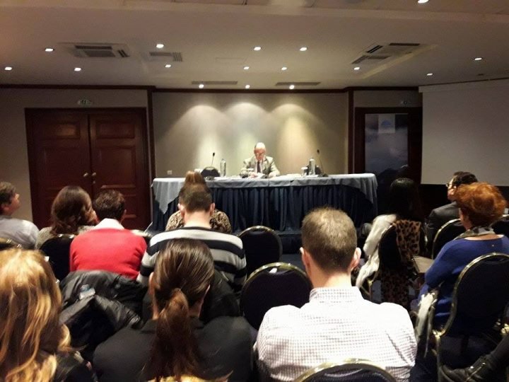 “Η ΦΥΓΗ ΠΡΟΣ ΤΑ ΕΜΠΡΟΣ”, ΤΟΥ ΔΗΜΑΡΧΟΥ