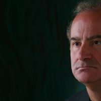 ΕΝΑΣ ΠΡΑΓΜΑΤΙΚΑ ΣΚΕΠΤΟΜΕΝΟΣ ΑΝΘΡΩΠΟΣ ΣΤΗ ΣΑΝΤΟΡΙΝΗ