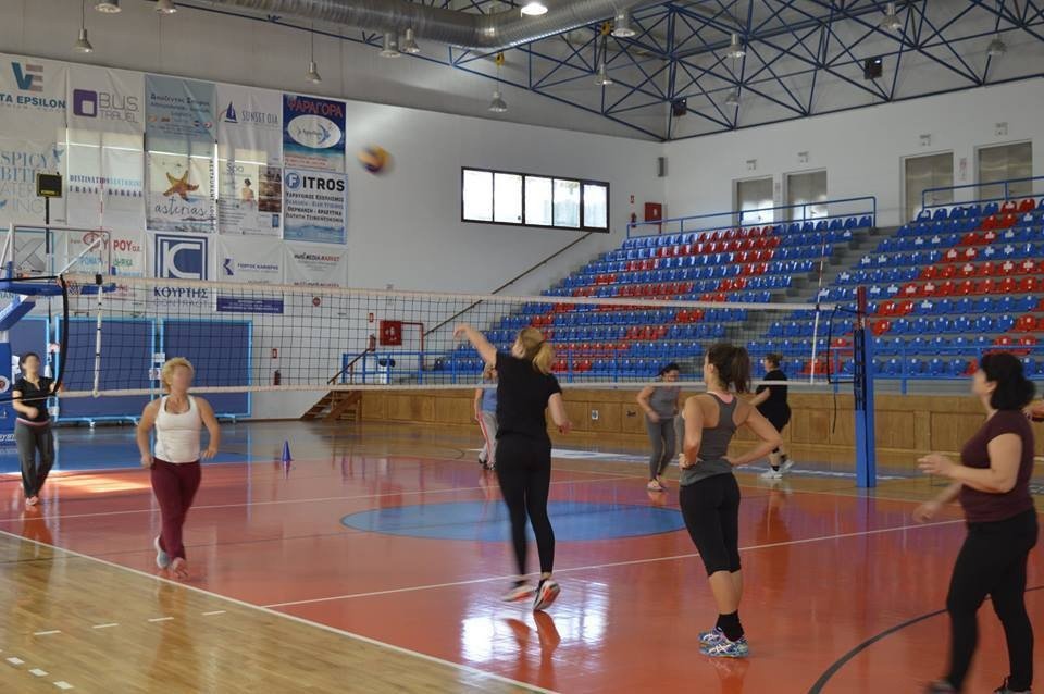 ΟΙ ΜΑΜΑΔΕΣ ΤΗΣ ΣΑΝΤΟΡΙΝΗΣ ΔΕΙΧΝΟΥΝ ΤΙΣ ΙΚΑΝΟΤΗΤΕΣ ΤΟΥΣ ΣΤΟ ΒΟΛΛΕΪ