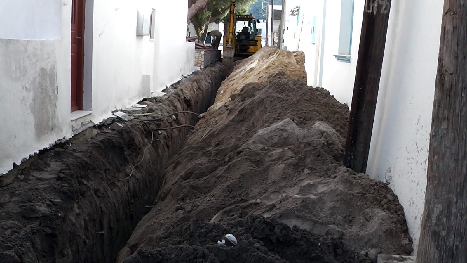 ΞΕΚΙΝΗΣΑΝ ΠΑΛΙ ΤΑ ΕΡΓΑ ΚΑΤΩ ΑΠΟ ΤΗ ΜΥΡΤΙΔΙΩΤΙΣΣΑ