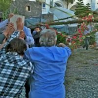 ΥΨΩΝΕΤΑΙ Ο ΠΑΡΑΔΟΣΙΑΚΟΣ -ΚΑΙ ΕΝΤΥΠΩΣΙΑΚΟΣ- ΛΑΖΑΡΟΣ ΣΤΟ ΜΕΓΑΛΟΧΩΡΙ