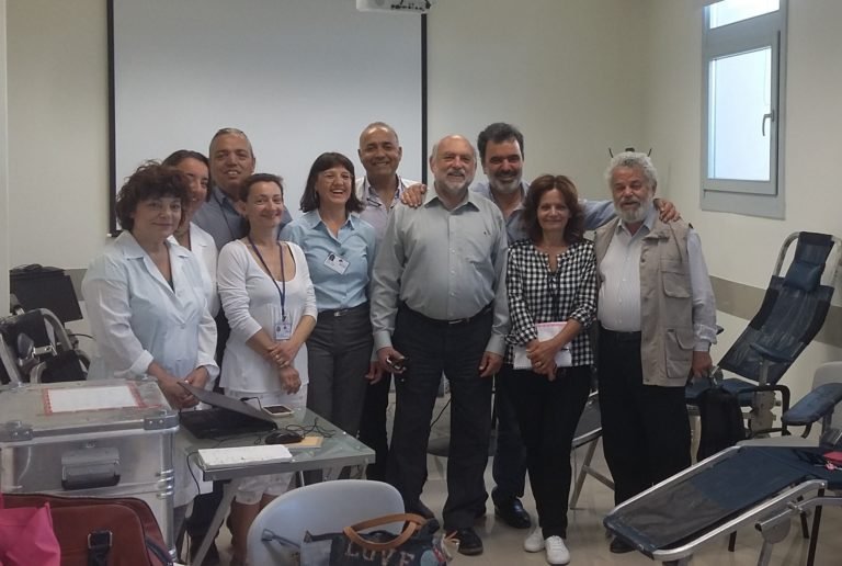 ΣΥΡΜΑΛΕΝΙΟΣ / ΜΑΝΙΟΣ ΣΤΗ ΣΑΝΤΟΡΙΝΗ