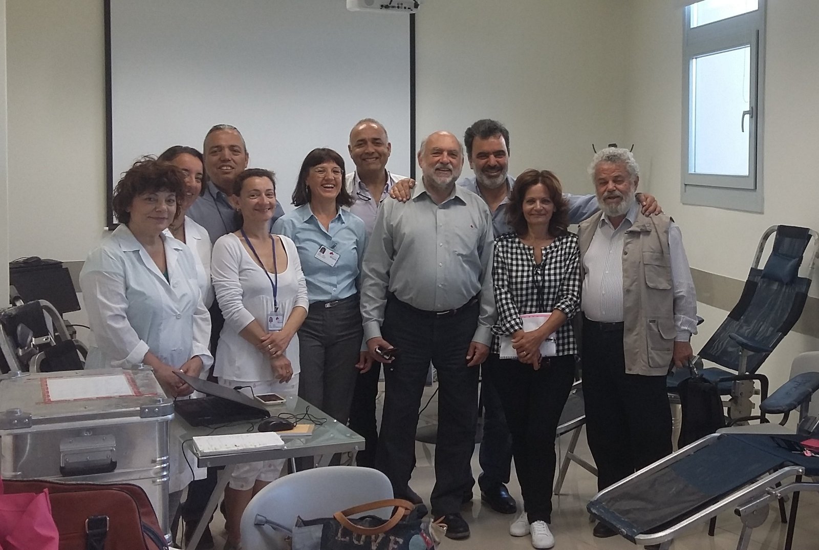 ΣΥΡΜΑΛΕΝΙΟΣ / ΜΑΝΙΟΣ ΣΤΗ ΣΑΝΤΟΡΙΝΗ