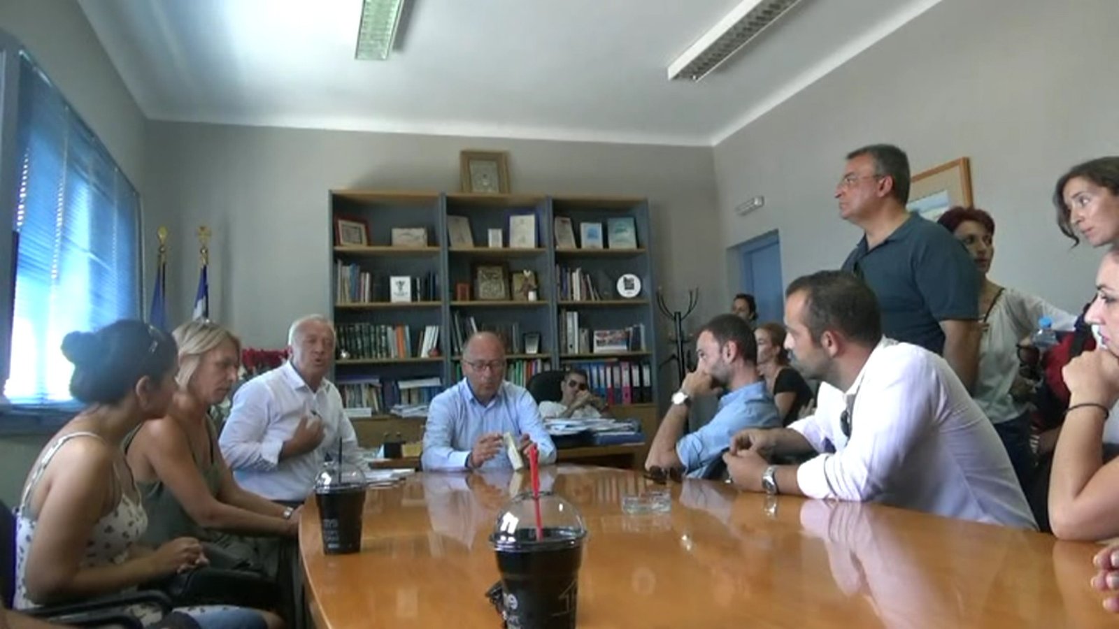 ΒΙΝΤΕΟ: ΟΙ ΕΚΠΑΙΔΕΥΤΙΚΟΙ ΤΗΣ ΣΑΝΤΟΡΙΝΗΣ ΣΤΟ ΔΗΜΟ ΘΗΡΑΣ