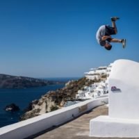 “ΣΥΓΚΛΟΝΙΣΤΙΚΕΣ ΕΙΚΟΝΕΣ ΣΕ ΕΚΑΤΟΜΜΥΡΙΑ ΤΗΛΕΘΕΑΤΕΣ”