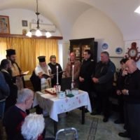 ΚΟΠΗ ΠΙΤΑΣ ΣΤΟ ΓΗΡΟΚΟΜΕΙΟ-ΠΤΩΧΟΚΟΜΕΙΟ ΘΗΡΑΣ