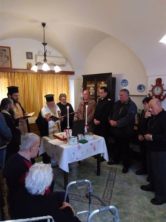 ΚΟΠΗ ΠΙΤΑΣ ΣΤΟ ΓΗΡΟΚΟΜΕΙΟ-ΠΤΩΧΟΚΟΜΕΙΟ ΘΗΡΑΣ