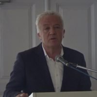 “ΝΑ ΜΕΙΝΕΙ Η ΓΗ ΣΤΑ ΧΕΡΙΑ ΤΩΝ ΑΓΡΟΤΩΝ”