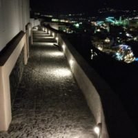 ΚΑΤΑΣΚΕΥΗ ΚΑΙ ΒΕΛΤΙΩΣΗ ΔΗΜΟΤΙΚΟΥ ΦΩΤΙΣΜΟΥ ΣΤΗ ΘΗΡΑ