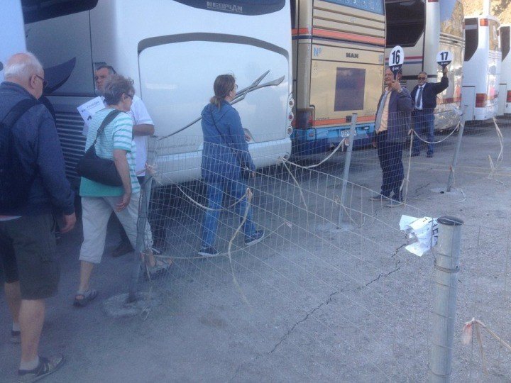 ΑΘΗΝΙΟΣ: ΛΙΜΗΝ ΑΝΟΧΥΡΩΤΟΣ