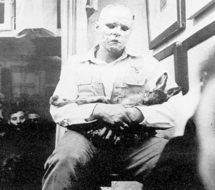 ΠΕΤΩΝΤΑΣ ΛΕΞΕΙΣ ΣΤΑ ΑΧΡΗΣΤΑ