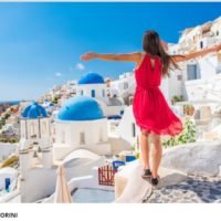 H ΣΑΝΤΟΡΙΝΗ ΚΟΡΥΦΑΙΑ ΓΙΑ ΜΗΝΑ ΤΟΥ ΜΕΛΙΤΟΣ
