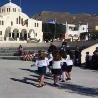 ΠΑΡΕΛΑΣΗ ΓΙΑ ΤΗΝ ΕΘΝΙΚΗ ΕΠΕΤΕΙΟ ΣΤΟ ΕΜΠΟΡΕΙΟ