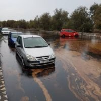ΜΙΑΜΙΣΙ ΚΟΥΤΑΛΙΑ ΝΕΡΟ ΚΑΙ ΠΝΙΓΗΚΕ ΤΟ ΝΗΣΙ- Ο ΔΗΜΟΣ ΕΠΑΓΡΥΠΝΕΙ