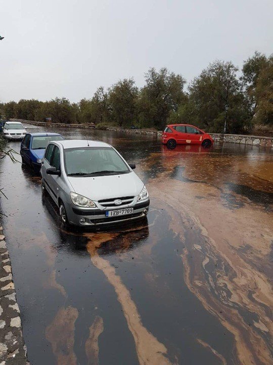 ΜΙΑΜΙΣΙ ΚΟΥΤΑΛΙΑ ΝΕΡΟ ΚΑΙ ΠΝΙΓΗΚΕ ΤΟ ΝΗΣΙ- Ο ΔΗΜΟΣ ΕΠΑΓΡΥΠΝΕΙ