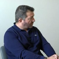 ΒΙΝΤΕΟ: ΛΟΥΚΑΣ ΚΑΤΣΟΥΛΗΣ- ΔΙΟΙΚΗΤΙΚΟΣ ΥΠΟΔΙΕΥΘΥΝΤΗΣ ΝΟΣΟΚΟΜΕΙΟΥ ΘΗΡΑΣ