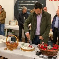 Η ΑΘΛΗΤΙΚΗ ΟΙΚΟΓΕΝΕΙΑ ΤΟΥ ΑΟ ΘΗΡΑΣ ΕΚΟΨΕ ΤΗΝ ΠΙΤΑ ΤΗΣ