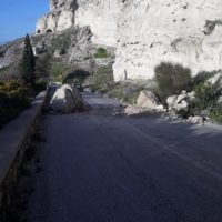 ΕΠΙΚΙΝΔΥΝΗ ΚΑΤΑΠΤΩΣΗ ΠΡΑΝΩΝ ΣΤΟ ΔΡΟΜΟ ΤΟΥ ΑΘΗΝΙΟΥ