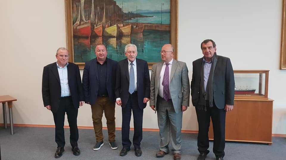 ΔΗΜΑΡΧΟΣ ΘΗΡΑΣ: ΘΕΤΙΚΑ ΑΠΟΤΙΜΟΥΜΕ ΤΗΝ ΕΠΙΣΚΕΨΗ ΣΤΑ ΥΠΟΥΡΓΕΙΑ