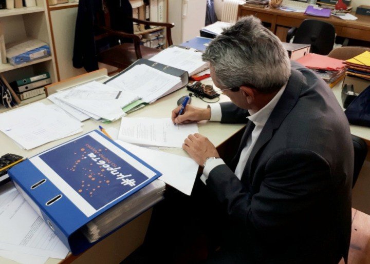 ΚΑΤΕΘΕΣΕ ΤΟ ΨΗΦΟΔΕΛΤΙΟ Ο Γ. ΧΑΤΖΗΜΑΡΚΟΣ-ΟΙ ΥΠΟΨΗΦΙΟΙ ΤΗΣ Π.Ε ΘΗΡΑΣ