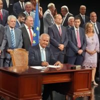 KAI ΕΠΙΣΗΜΩΣ ΕΠΑΡΧΟΣ ΘΗΡΑΣ Ο Χ. ΔΑΡΖΕΝΤΑΣ