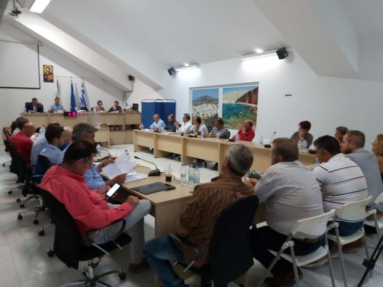 ΔΡΑΣΤΙΚΗ ΠΕΡΙΚΟΠΗ ΤΟΥ ΑΡΙΘΜΟΥ ΤΩΝ ΔΗΜΟΤΙΚΩΝ ΣΥΜΒΟΥΛΩΝ