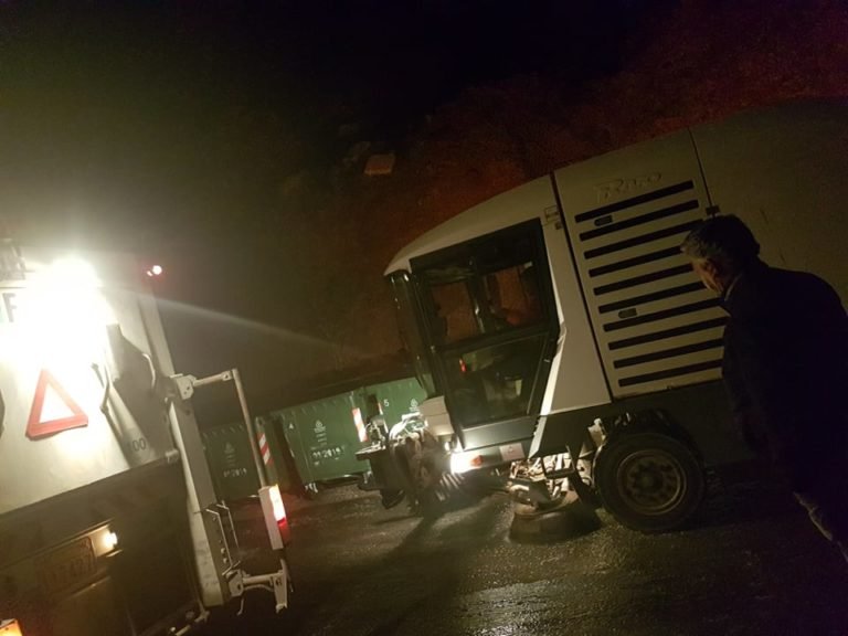 ΦΩΤΟΡΕΠΟΡΤΑΖ: Ο ΣΠΥΡΟΣ ΔΡΟΣΟΣ ΑΠΟΜΑΚΡΥΝΕΙ ΑΚΟΥΡΑΣΤΑ ΤΗΝ ΚΟΠΡΟ ΤΟΥ ΑΥΓΕΙΟΥ