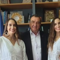 ΣΥΝΕΝΤΕΥΞΗ ΤΟΥ ΔΗΜΑΡΧΟΥ ΘΗΡΑΣ ΣΕ ΚΙΝΕΖΙΚΟ ΤΗΛΕΟΠΤΙΚΟ ΚΑΝΑΛΙ