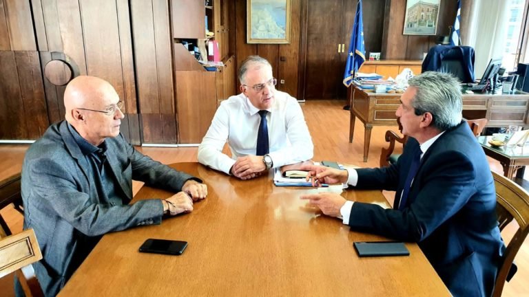 ΣΥΝΑΝΤΗΣΗ ΠΕΡΙΦΕΡΕΙΑΡΧΗ ΜΕ ΤΟΝ ΥΠΟΥΡΓΟ ΕΣΩΤΕΡΙΚΩΝ