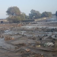 H ΒΡΟΧΑ ΕΠΙΠΤΕ ΡΑΪ (Τ) ΘΡΟΥ ΚΑΙ Η ΣΑΝΤΟΡΙΝΗ ΠΑΝΤΑ ΣΗ-ΘΡΟΥ