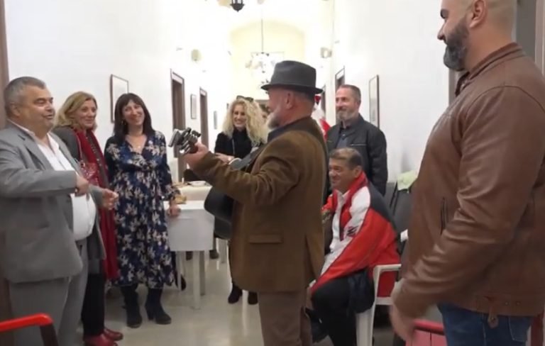ΒΙΝΤΕΟ: ΧΡΙΣΤΟΥΓΕΝΝΑ ΣΤΟ ΓΗΡΟΚΟΜΕΙΟ ΣΑΝΤΟΡΙΝΗΣ