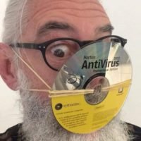ΚΟΡΩΝΟΪΟΣ: ΣΥΓΓΝΩΜΗ ΚΥΡΙΕ ΚΑΙ ΜΑΝΔΑΜ, ΑΛΛΑ ΜΗ ΣΠΡΩΧΝΟΥΤΕ, ΛΕΜΕ!