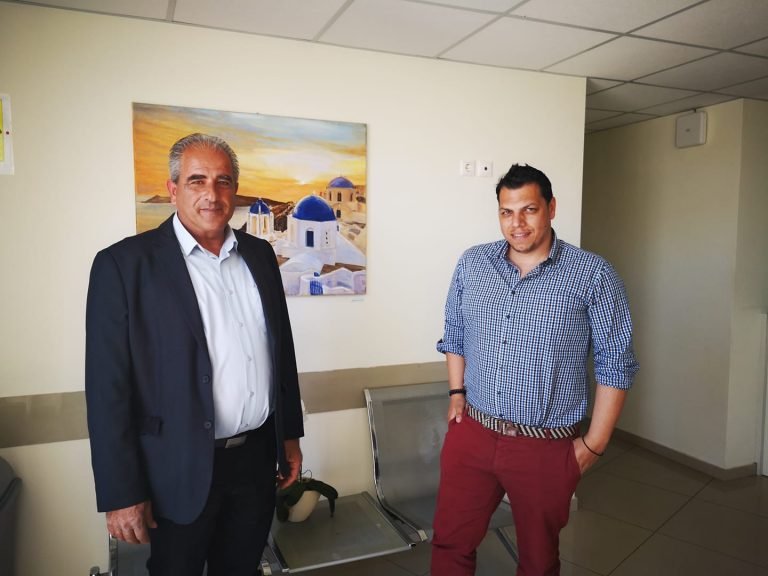 ΣΥΝΑΝΤΗΣΗ ΠΡΟΕΔΡΟΥ ΙΔΡΥΜΑΤΟΣ “Λ&Ε ΝΟΜΙΚΟΥ”ΜΕ ΤΟΝ ΔΙΟΙΚΗΤΗ ΤΟΥ ΝΟΣΟΚΟΜΕΙΟΥ ΘΗΡΑΣ