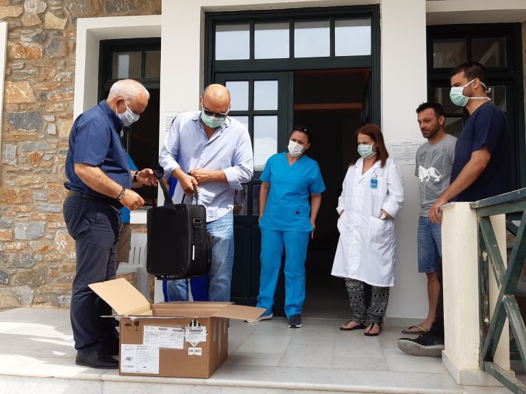 ΕΠΊΣΚΕΨΗ ΕΠΑΡΧΟΥ ΣΤΗΝ ΙΟ- ΠΑΡΑΔΟΣΗ ΑΝΑΠΝΕΥΣΤΗΡΑ