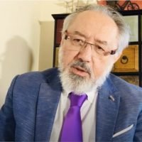 ΒΙΝΤΕΟ. ΚΟΡΩΝΟΪΟΣ. Ο ΔΙΑΚΕΚΡΙΜΕΝΟΣ ΓΙΑΤΡΟΣ ΣΩΤΗΡΗΣ ΑΔΑΜΙΔΗΣ ΜΙΛΑ ΓΙΑ ΤΙΣ ΕΞΕΛΙΞΕΙΣ