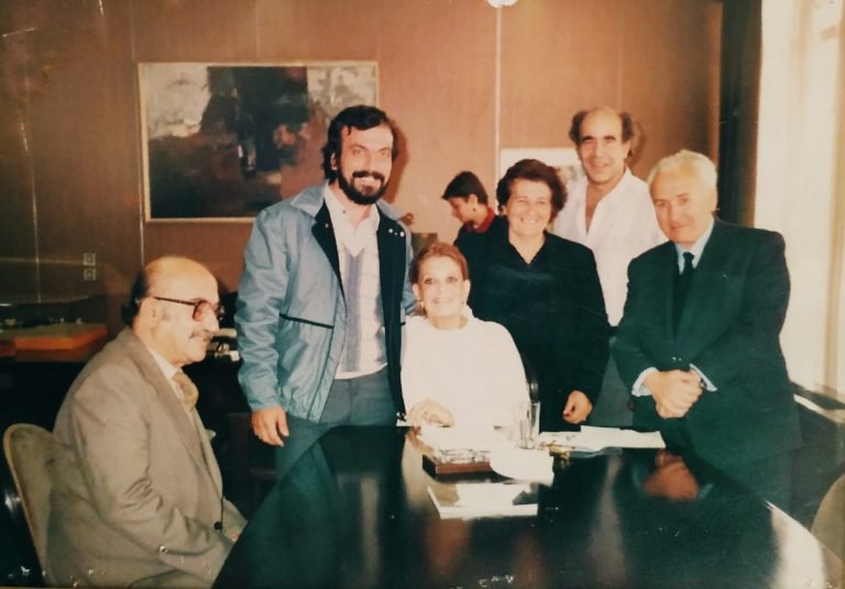 ΚΑΜΠΙΝΓΚ ΚΑΜΑΡΙΟΥ ΚΑΙ ΤΡΑΠΕΖΑ ΑΙΜΑΤΟΣ- ΕΝΑ ΕΚΠΛΗΚΤΙΚΟ ΦΩΤΟ- ΧΡΟΝΟΡΕΠΟΡΤΑΖ