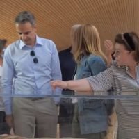 ΒΙΝΤΕΟ:ΣΤΙΓΜΙΟΤΥΠΑ ΑΠΟ ΤΗΝ ΕΠΙΣΚΕΨΗ ΤΟΥ ΠΡΩΘΥΠΟΥΡΓΟΥ ΣΤΗ ΣΑΝΤΟΡΙΝΗ