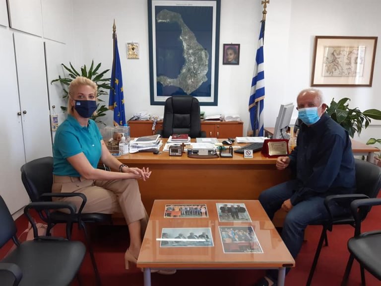 ΕΠΙΣΚΕΨΗ ΤΗΣ ΒΟΥΛΕΥΤΟΥ Κ. ΜΟΝΟΓΥΙΟΥ ΣΤΟ ΕΠΑΡΧΕΙΟ ΘΗΡΑΣ