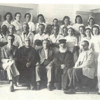 ΤΟ ΤΡΑΧΩΜΑ ΣΤΗ ΣΑΝΤΟΡΙΝΗ ΚΑΙ ΤΟ ΠΡΩΤΟΠΟΡΙΑΚΟ ΙΑΤΡΕΙΟ ΣΤΗ ΜΕΣΑΡΙΑ