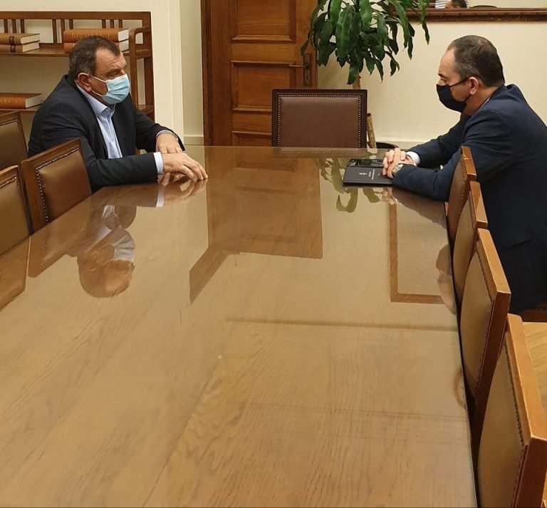 ΣΥΝΑΝΤΗΣΗ ΔΗΜΑΡΧΟΥ ΘΗΡΑΣ ΜΕ ΤΟΝ ΥΠΟΥΡΓΟ ΝΑΥΤΙΛΙΑΣ