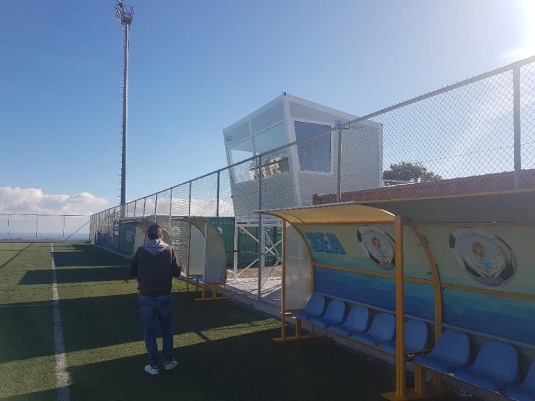 πρώτο δημοσιογραφικό θεωρείο τοποθετήθηκε στο γήπεδο των Φηρών