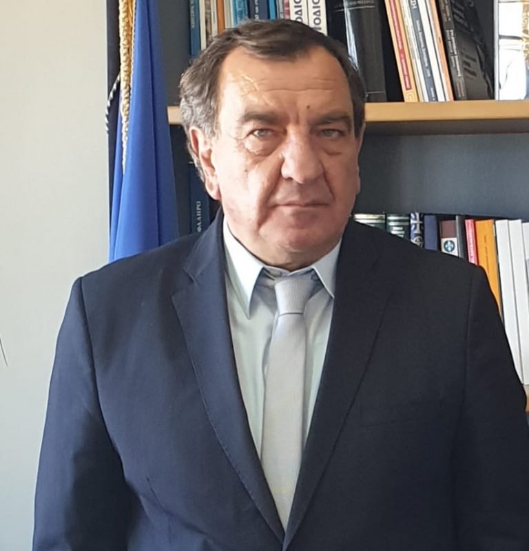 ΕΥΧΕΣ ΤΟΥ ΔΗΜΑΡΧΟΥ ΘΗΡΑΣ ΓΙΑ ΤΟ ΠΑΣΧΑ