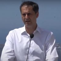 ΘΕΟΧΑΡΗΣ ΥΠΟΥΡΓΟΣ ΤΟΥΡΙΣΜΟΥ: «δεν μιλάμε για απαγορεύσεις για όσους δεν έχουν κάνει το εμβόλιο».