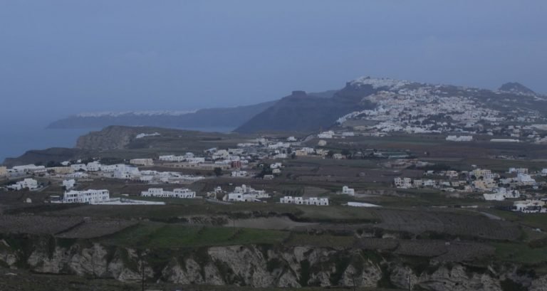 ΑΝΑΣΤΟΛΕΣ ΣΥΜΒΑΣΕΩΝ ΕΡΓΑΖΟΜΕΝΩΝ: ΤΙ ΙΣΧΥΕΙ ΓΙΑ ΤΗ ΣΑΝΤΟΡΙΝΗ